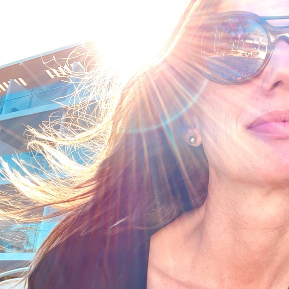 Meet your Posher, Elizabeth - Picture 1 of 1